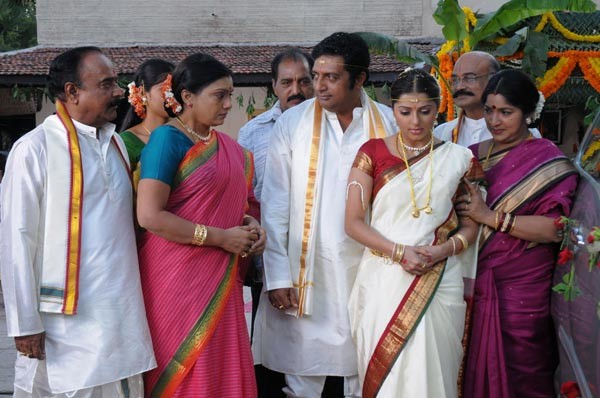 Bhumika,Prakash Raj New Movie Stills - 28 / 85 photos